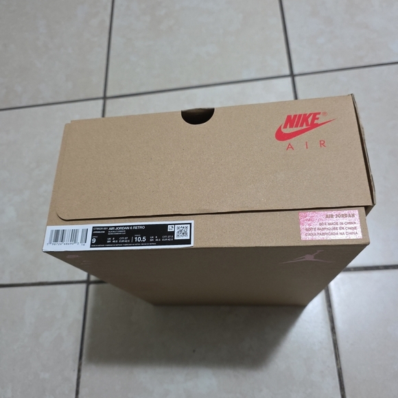 Empty Shoe Box - Picture 3 of 7